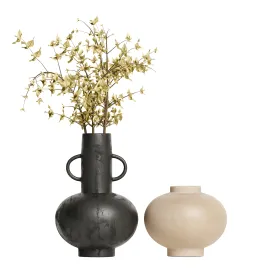 Merriman black vase terracotta vase with dried plants